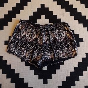 Light weight shorts with drawstring waist